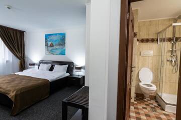 Фото номера Номер с кроватью размера «king-size» Отель Hotel Admiraz г. Дурэу 2