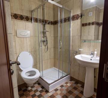 Фото номера Номер с кроватью размера «king-size» Отель Hotel Admiraz г. Дурэу 9