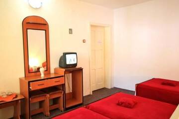 Фото номера Трехместный номер Отель Hotel Brandusa г. Дурэу 3